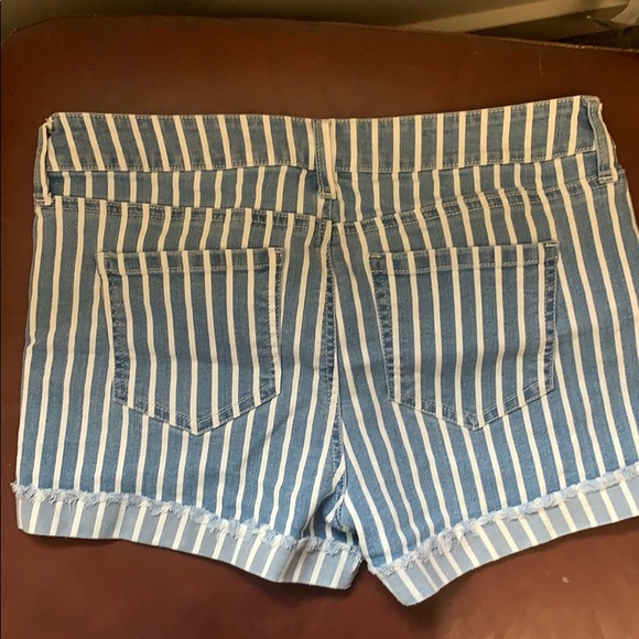 Jean shorts - Picture 2 of 3